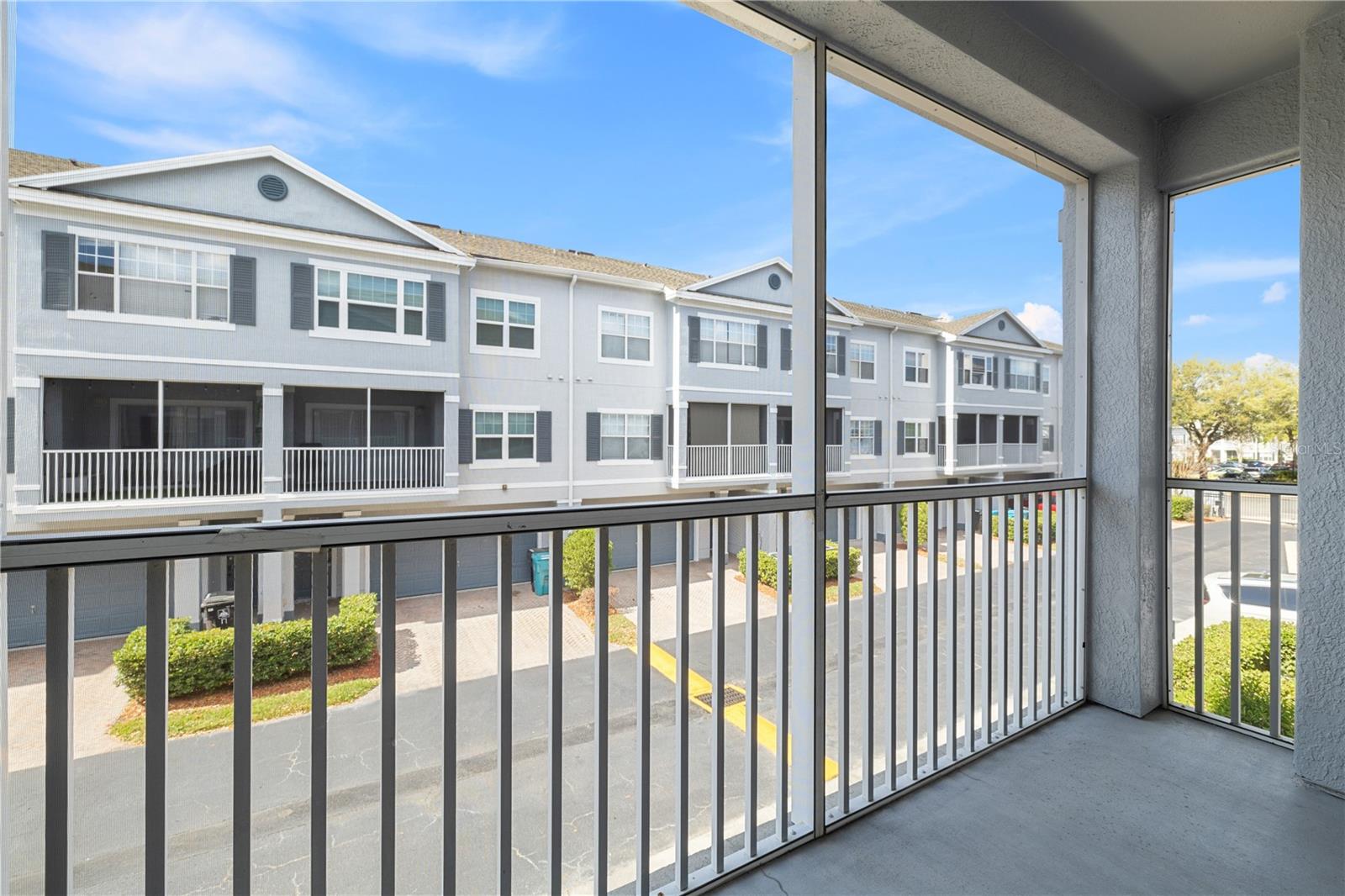 Image 15 of 55 For 2532 Grand Central Parkway 6