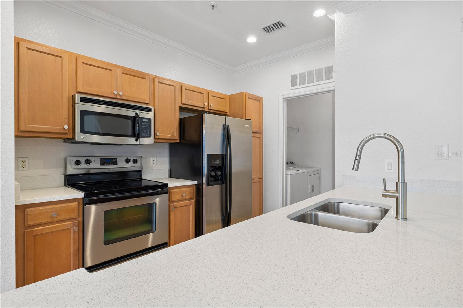 Image 20 of 55 For 2532 Grand Central Parkway 6