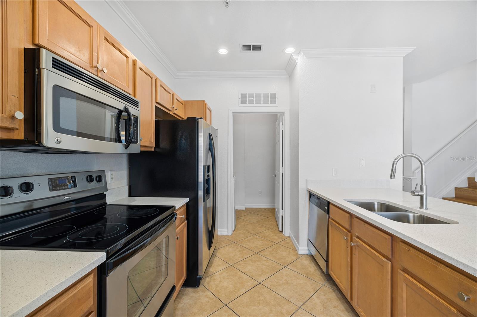 Image 21 of 55 For 2532 Grand Central Parkway 6