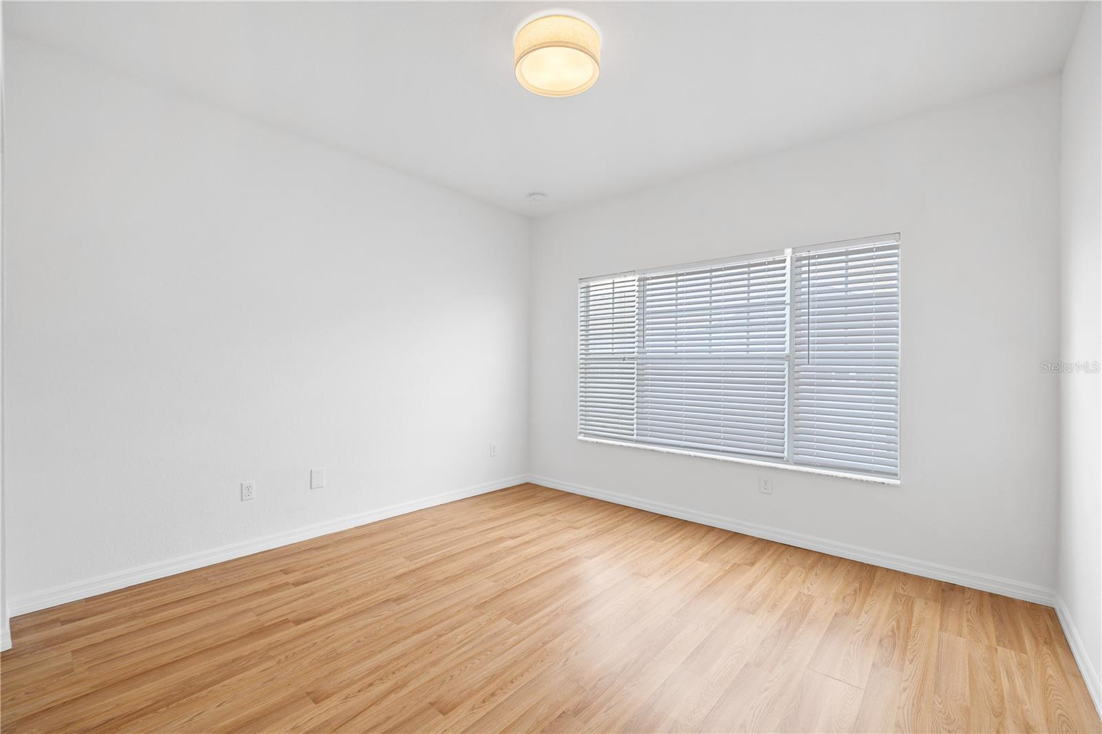 Image 29 of 55 For 2532 Grand Central Parkway 6