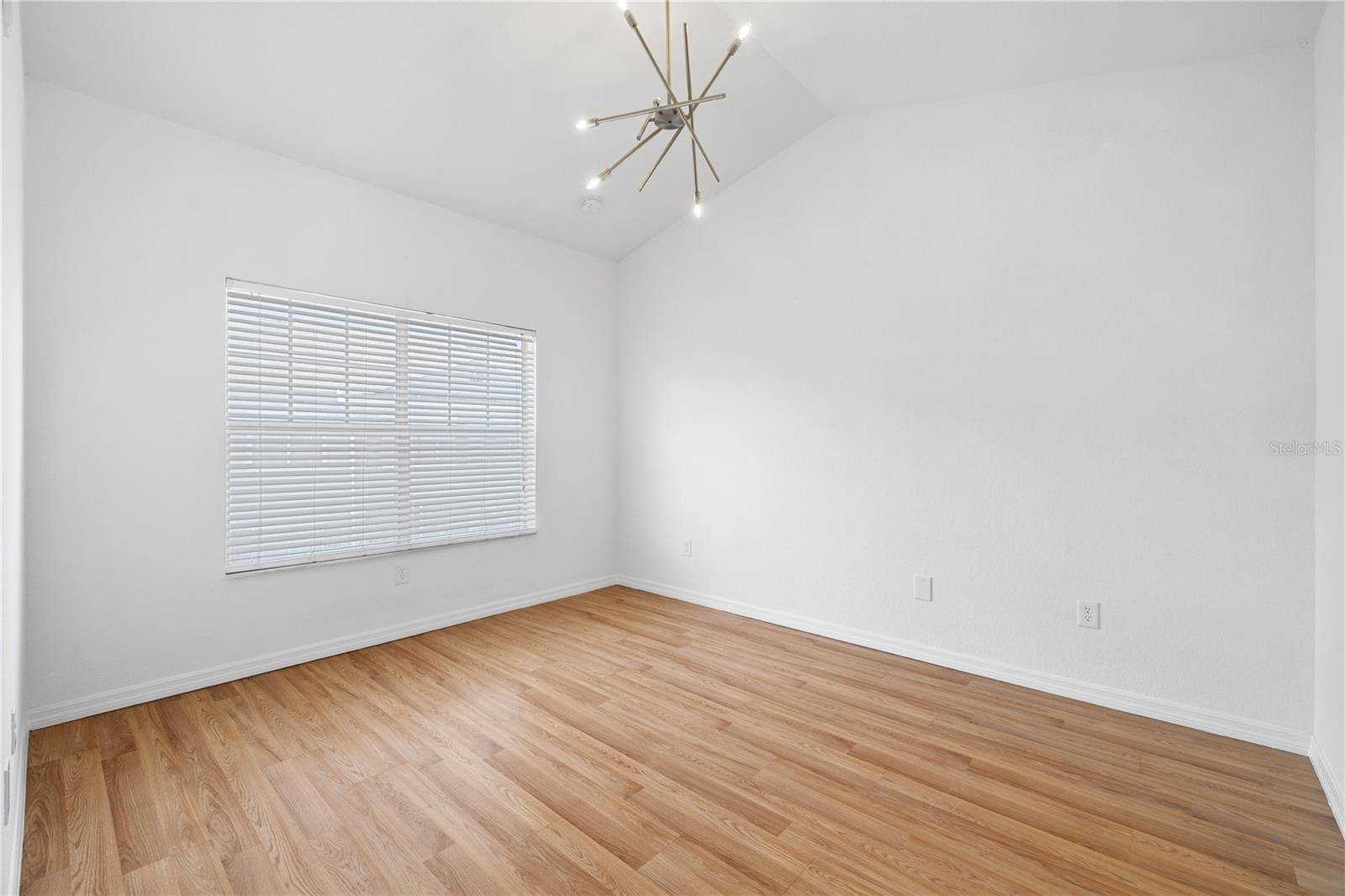 Image 31 of 55 For 2532 Grand Central Parkway 6