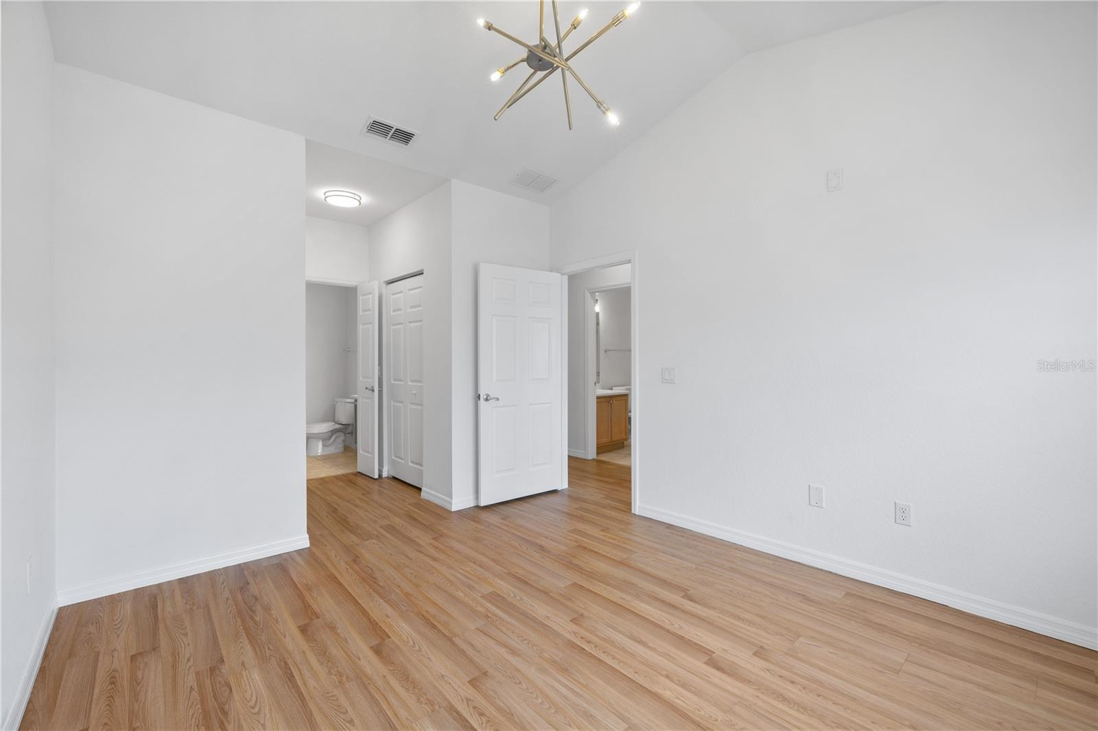 Image 32 of 55 For 2532 Grand Central Parkway 6