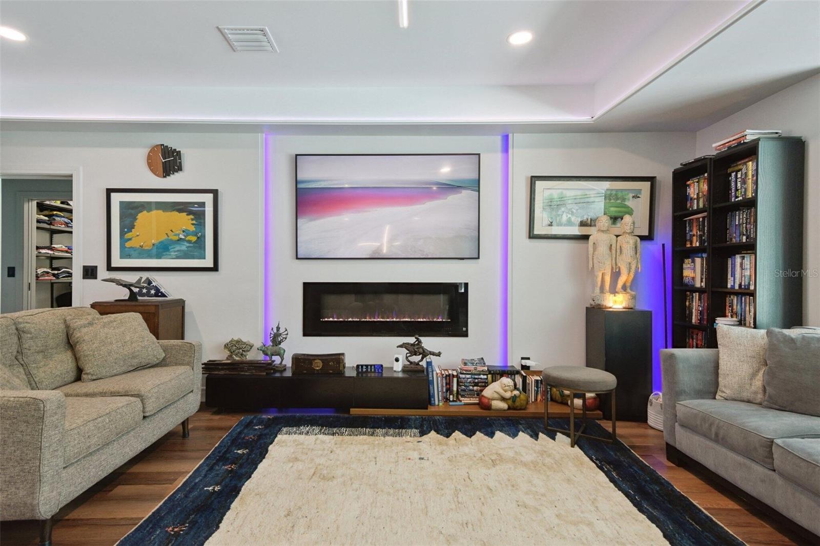 Image 11 of 82 For 1851 Royal Oak Place E