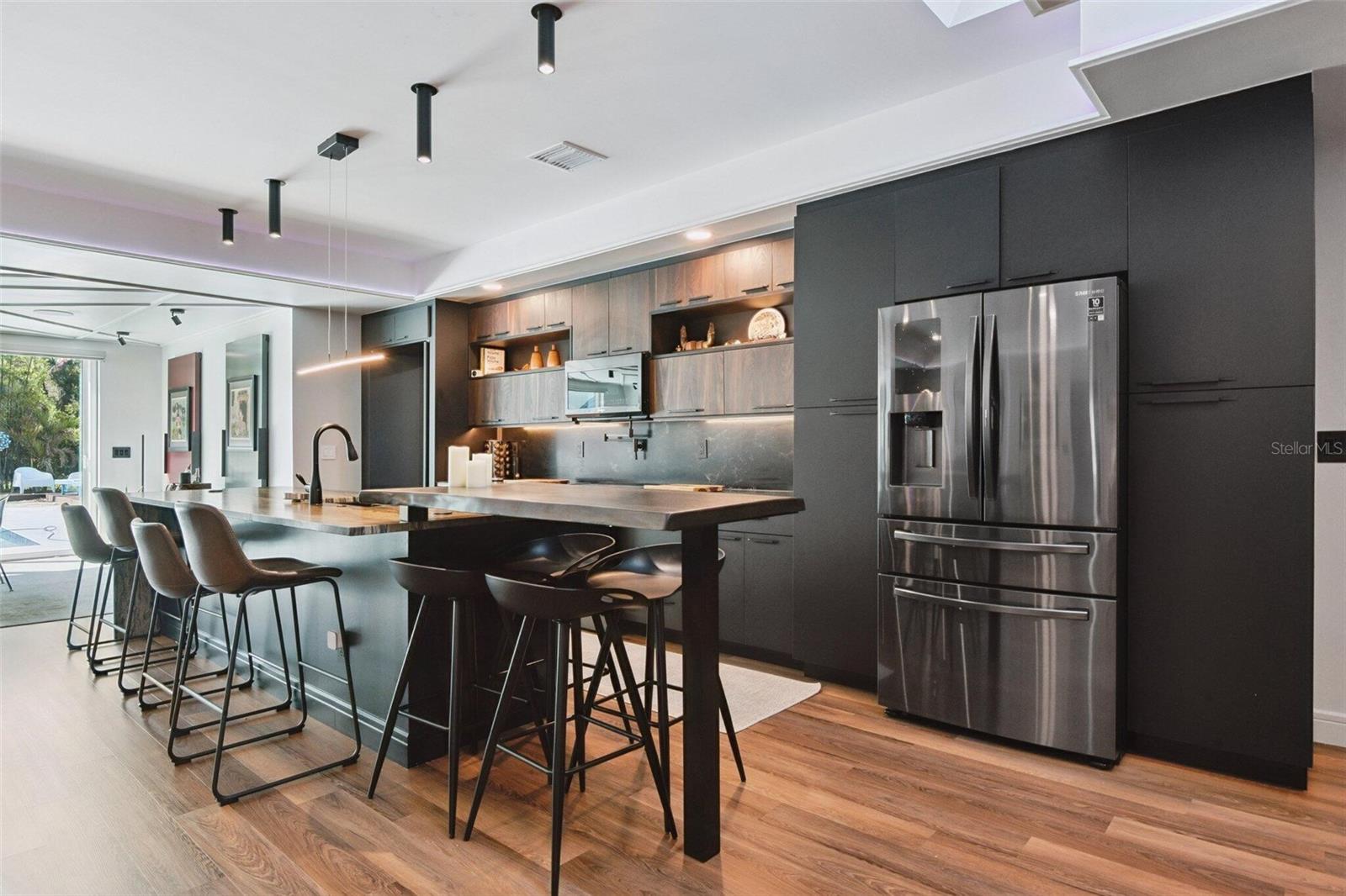 Image 12 of 82 For 1851 Royal Oak Place E