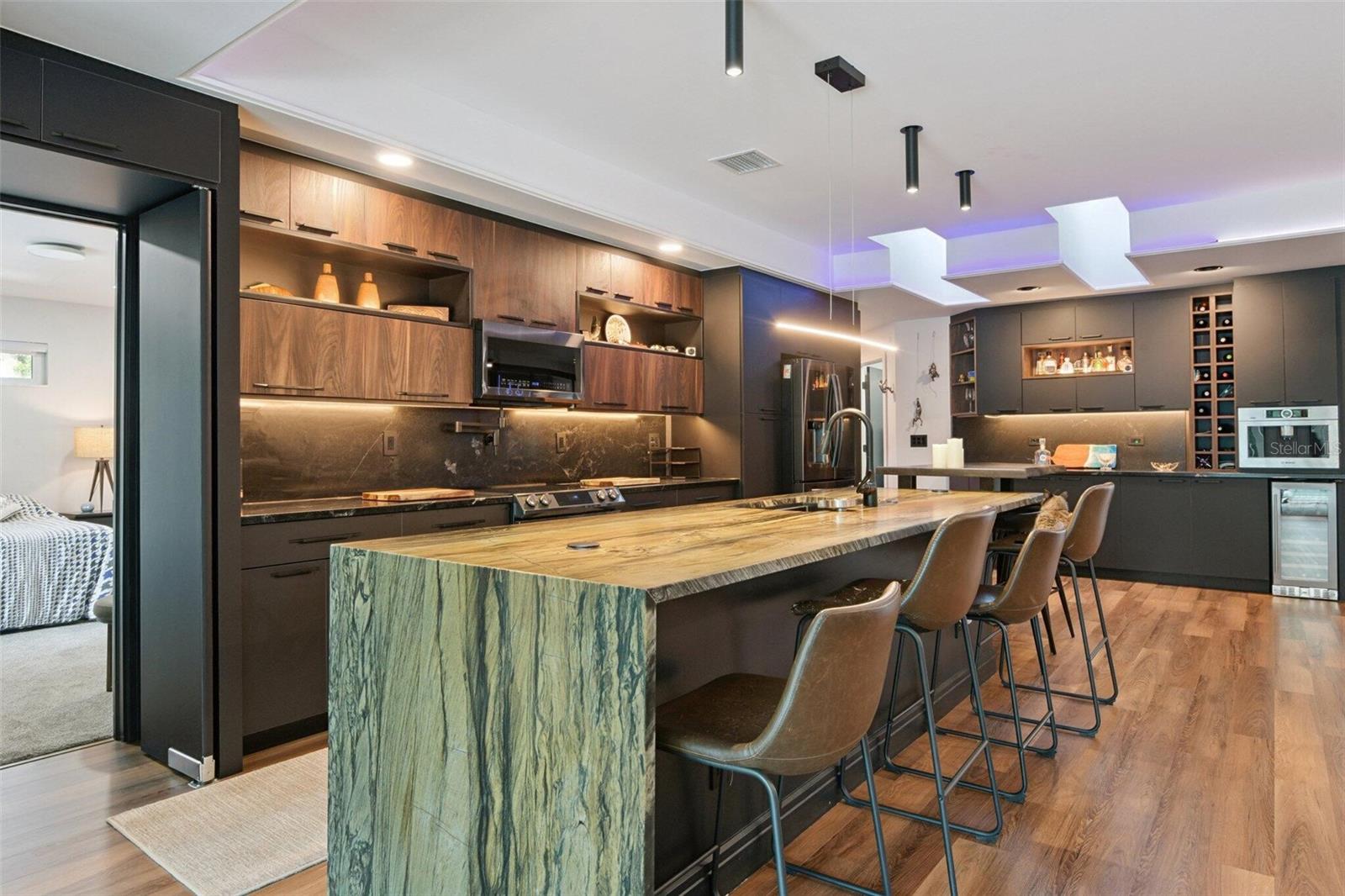 Image 13 of 82 For 1851 Royal Oak Place E