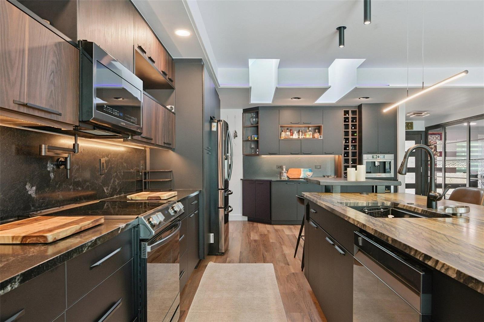 Image 14 of 82 For 1851 Royal Oak Place E