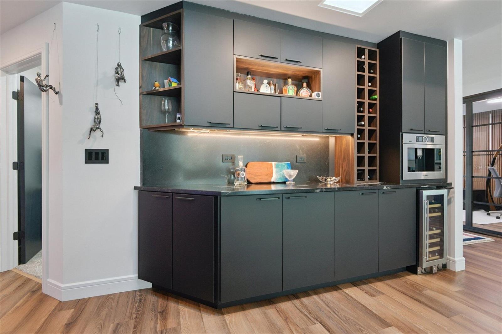 Image 15 of 82 For 1851 Royal Oak Place E