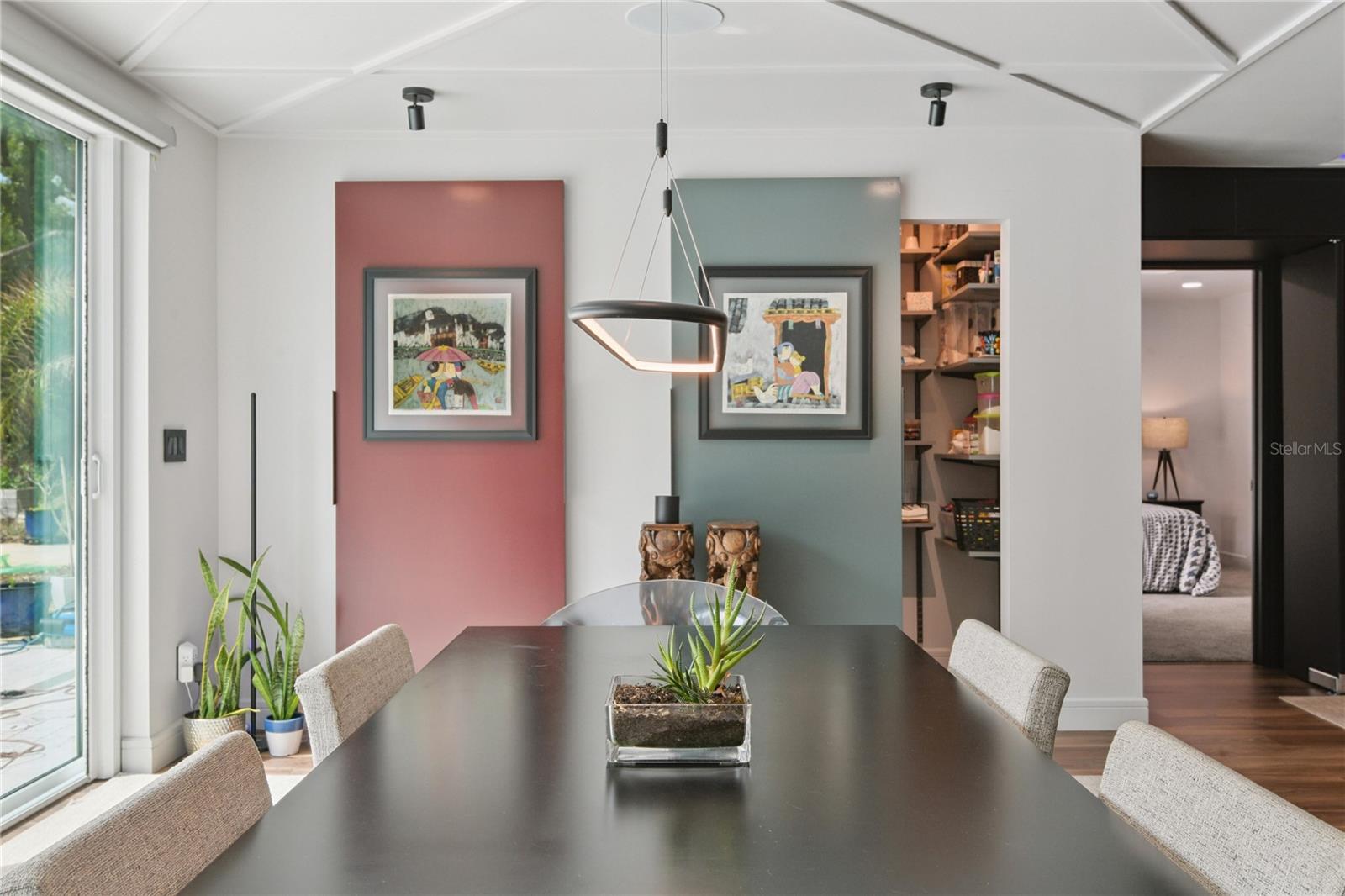 Image 16 of 82 For 1851 Royal Oak Place E