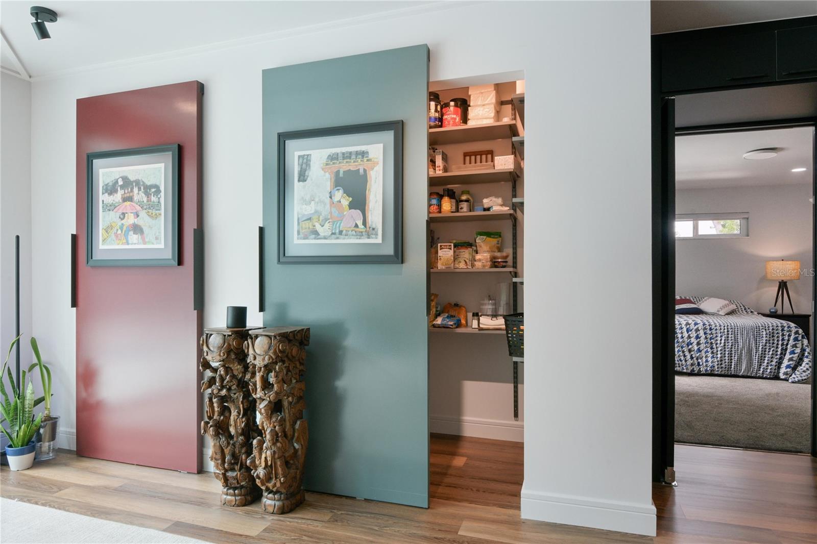 Image 17 of 82 For 1851 Royal Oak Place E