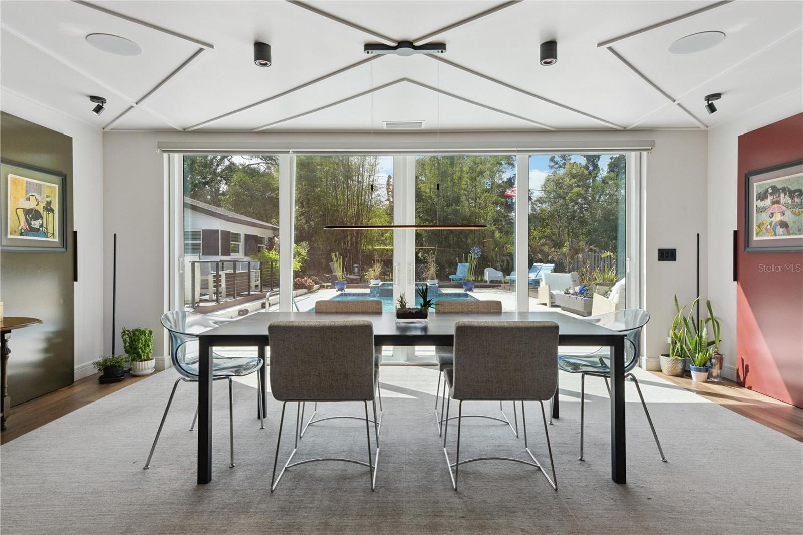 Image 18 of 82 For 1851 Royal Oak Place E