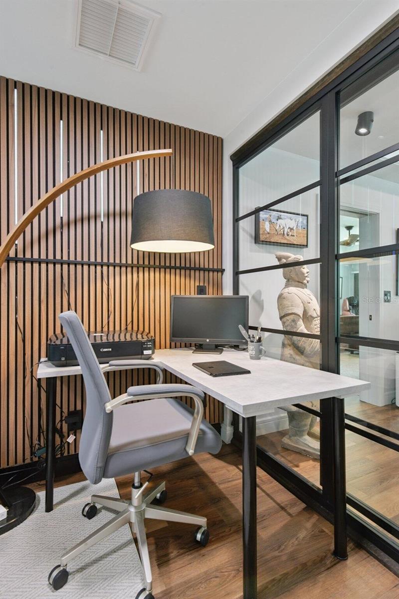 Image 21 of 82 For 1851 Royal Oak Place E