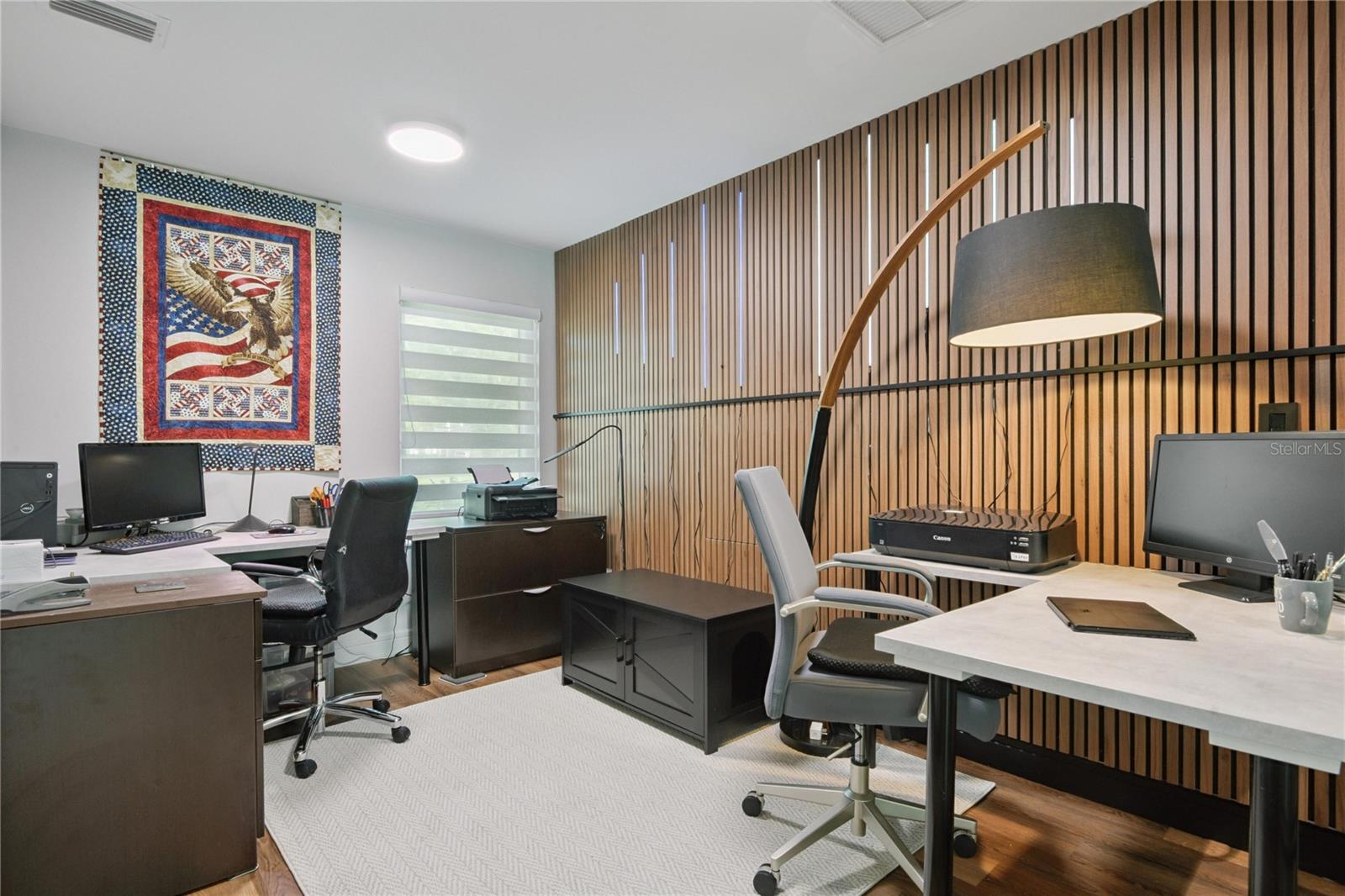 Image 22 of 82 For 1851 Royal Oak Place E