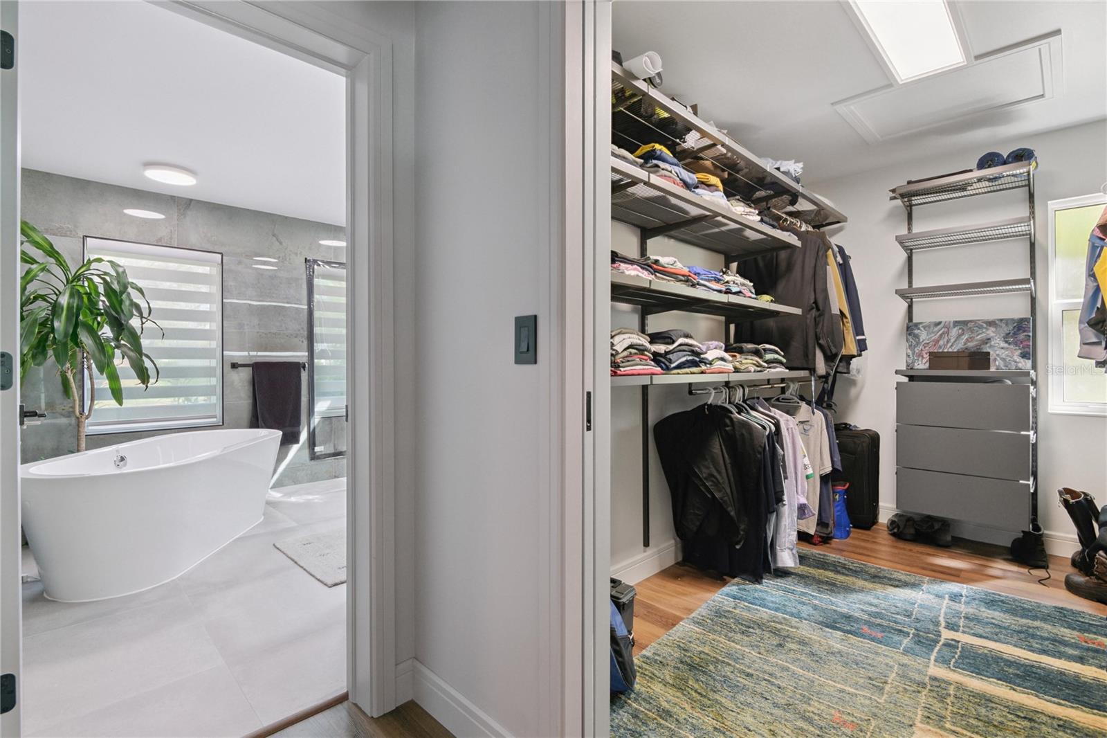 Image 25 of 82 For 1851 Royal Oak Place E