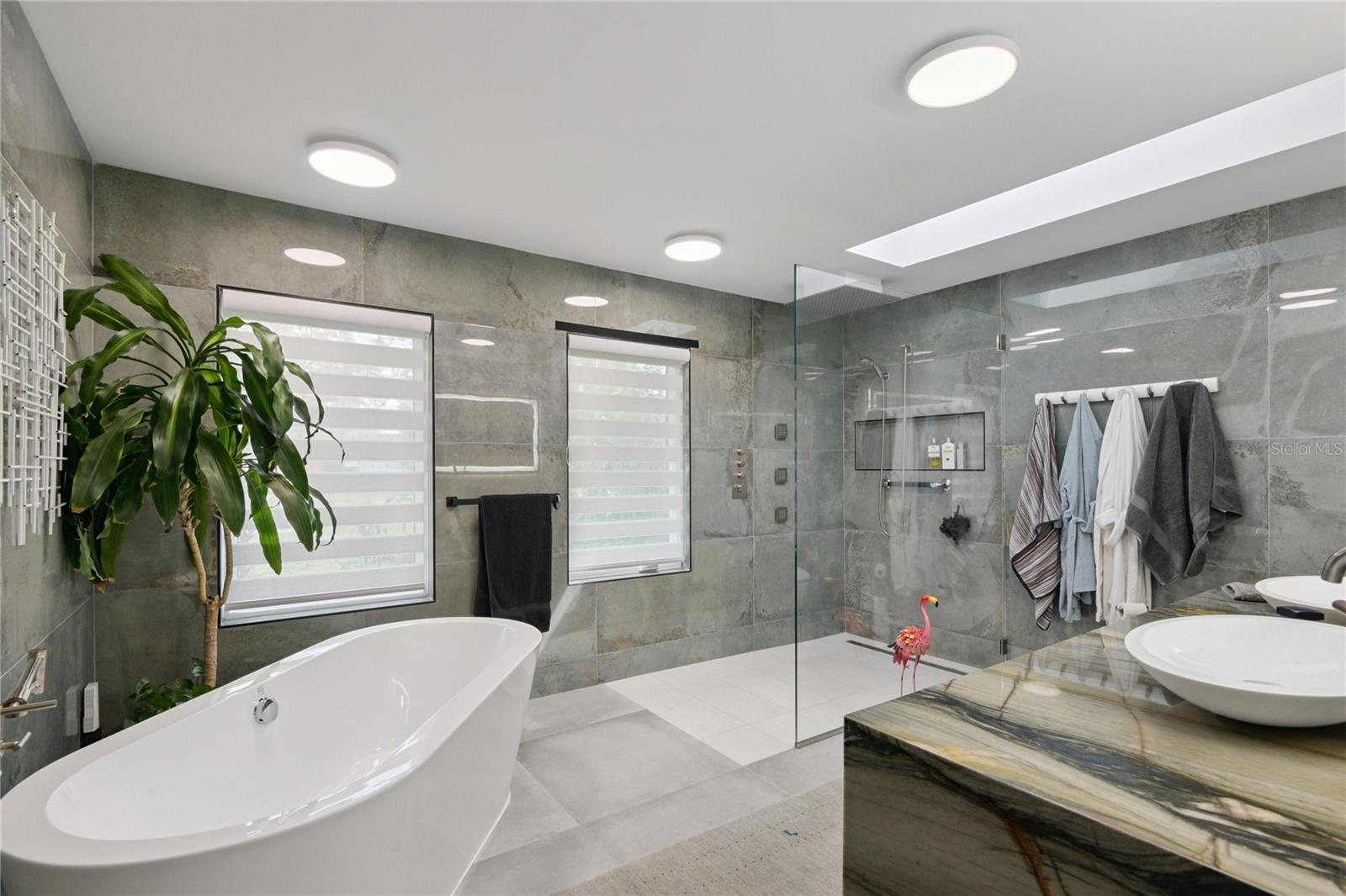 Image 28 of 82 For 1851 Royal Oak Place E