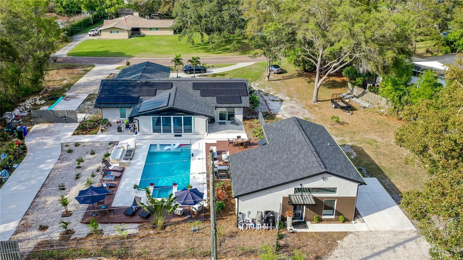 Image 3 of 82 For 1851 Royal Oak Place E