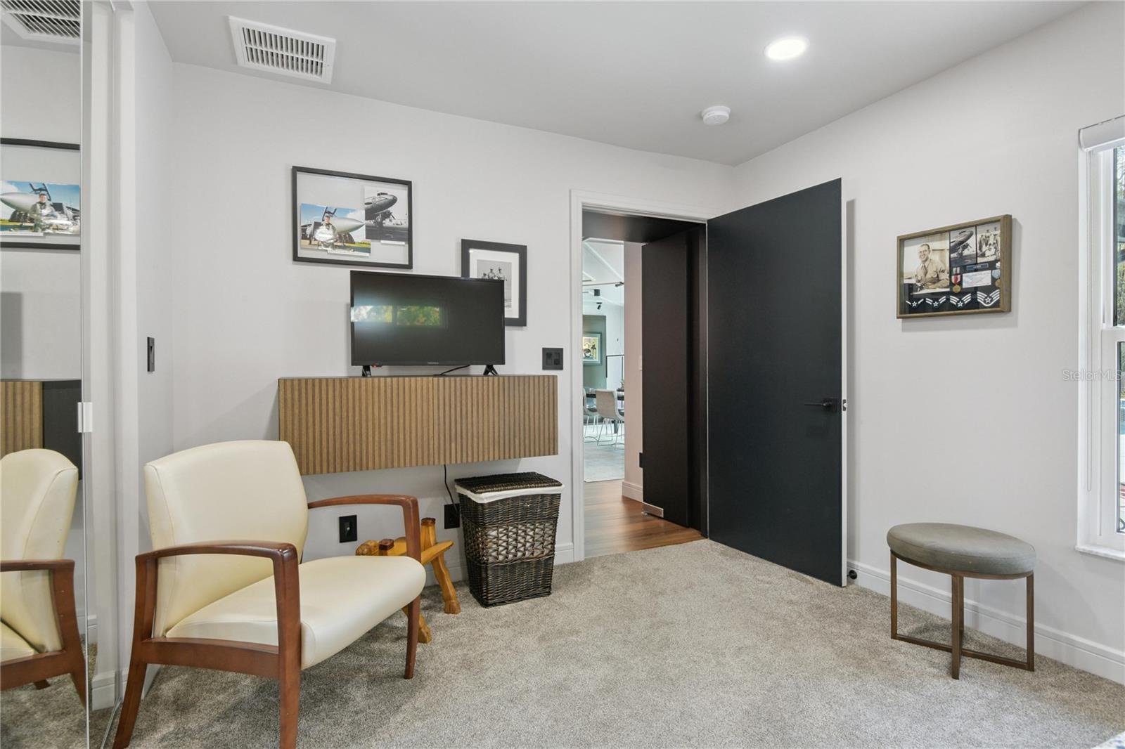 Image 30 of 82 For 1851 Royal Oak Place E