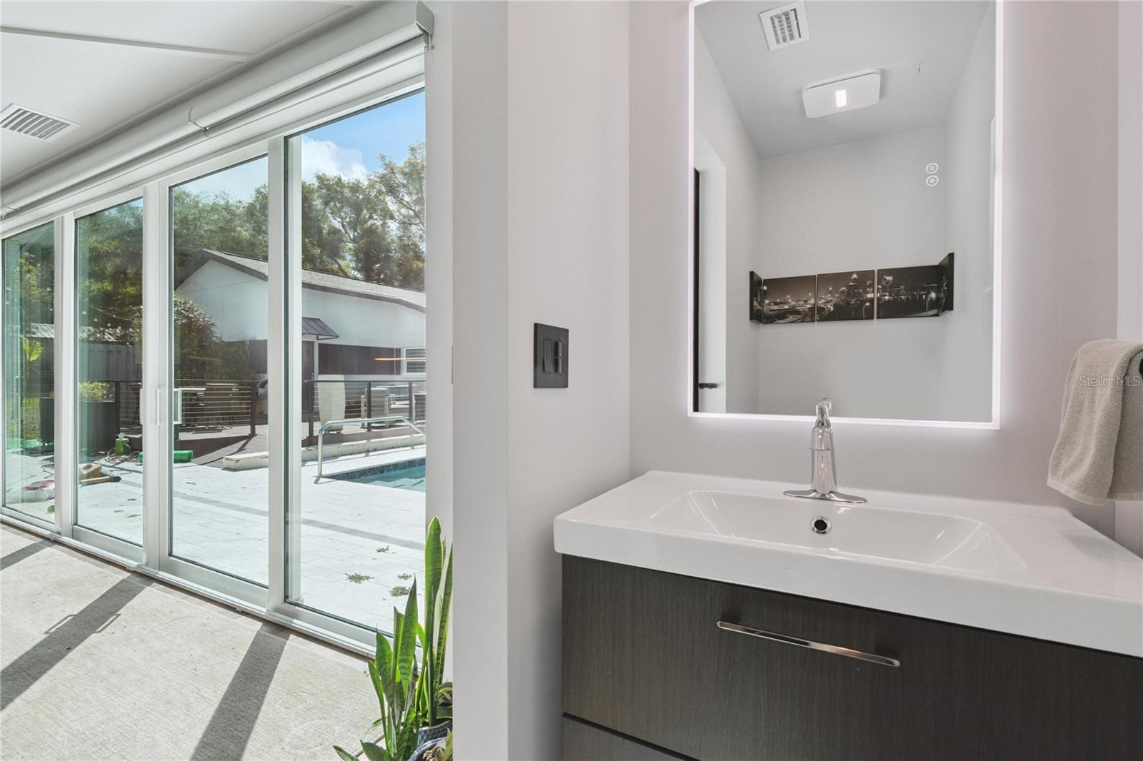 Image 31 of 82 For 1851 Royal Oak Place E