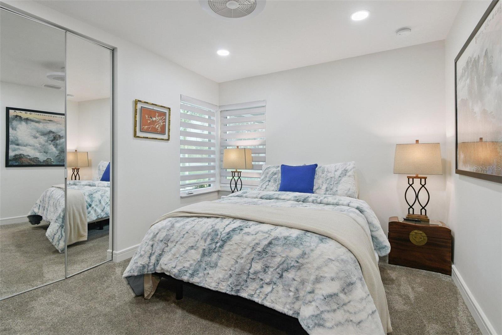 Image 32 of 82 For 1851 Royal Oak Place E