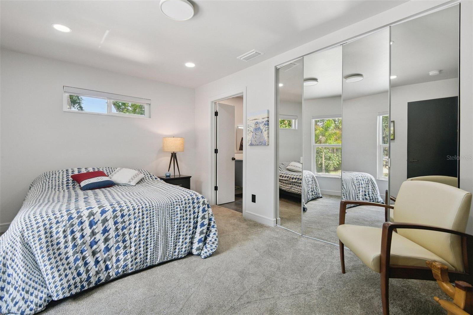 Image 34 of 82 For 1851 Royal Oak Place E