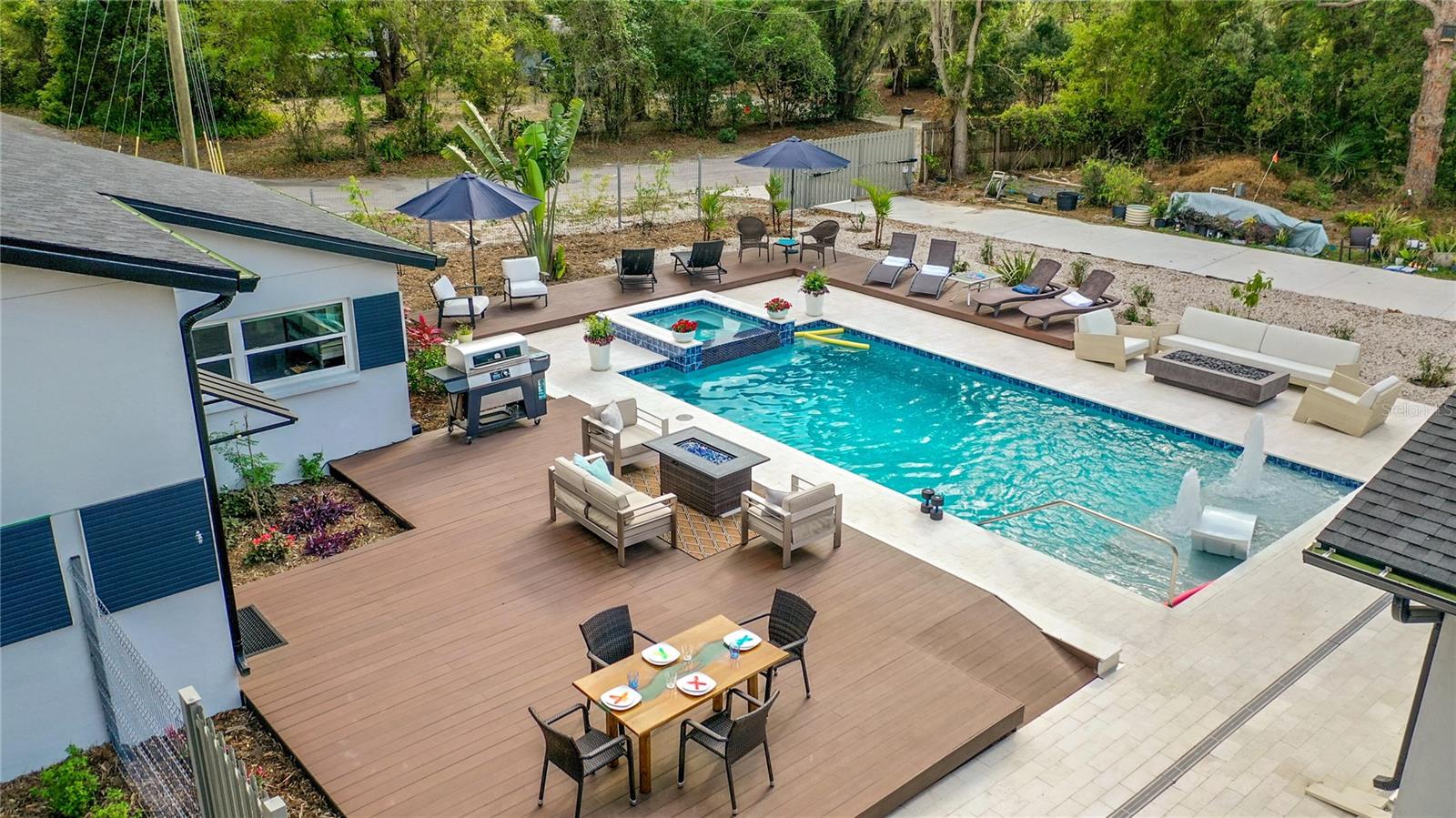 Image 4 of 82 For 1851 Royal Oak Place E