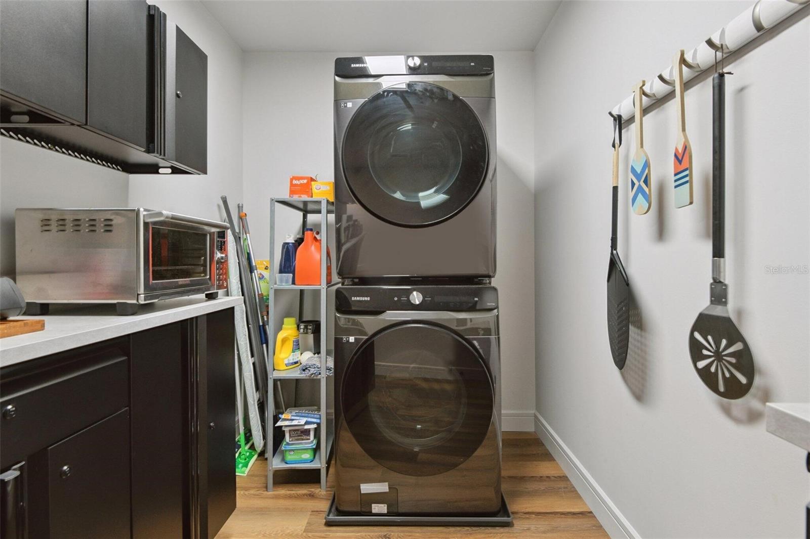 Image 40 of 82 For 1851 Royal Oak Place E