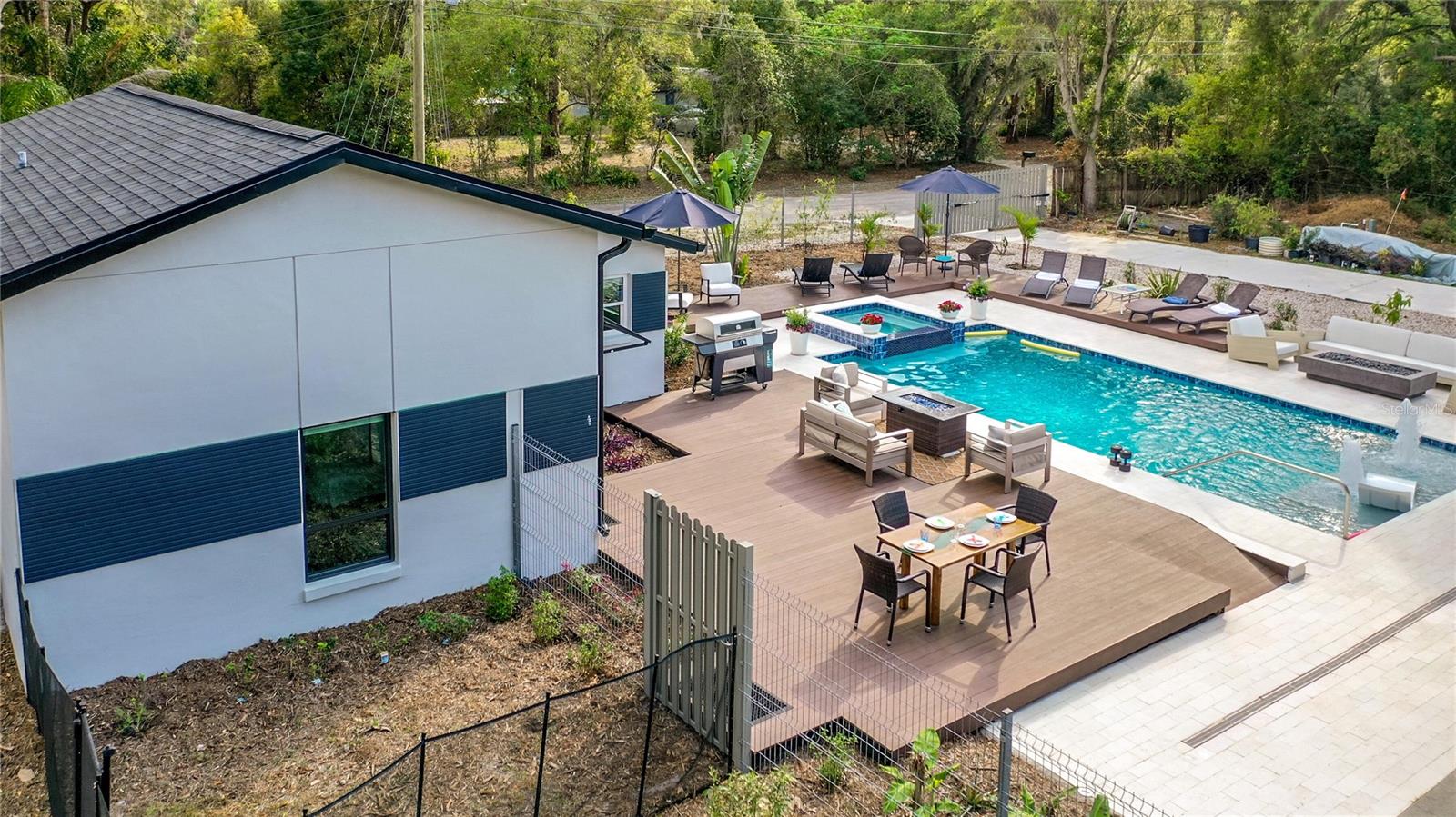 Image 44 of 82 For 1851 Royal Oak Place E