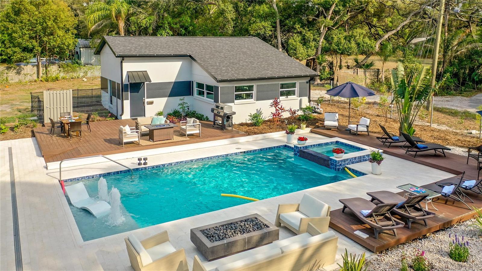 Image 5 of 82 For 1851 Royal Oak Place E