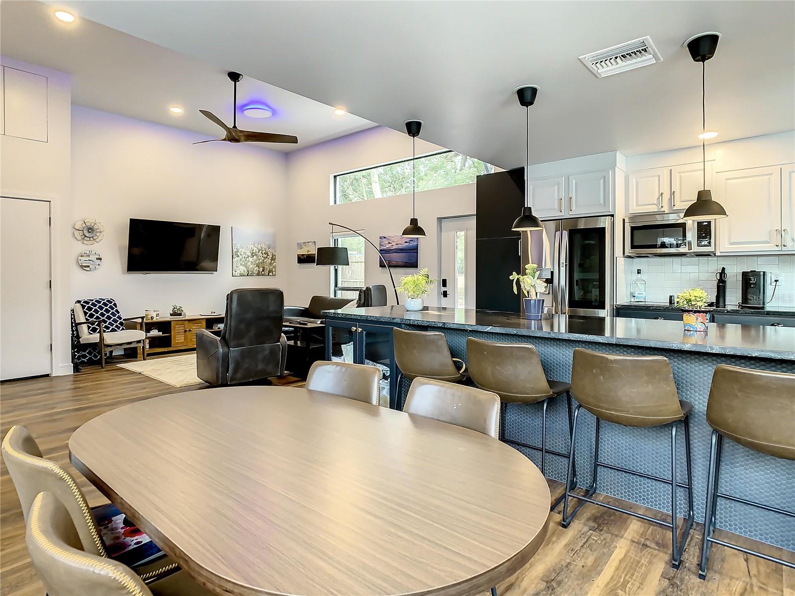 Image 57 of 82 For 1851 Royal Oak Place E