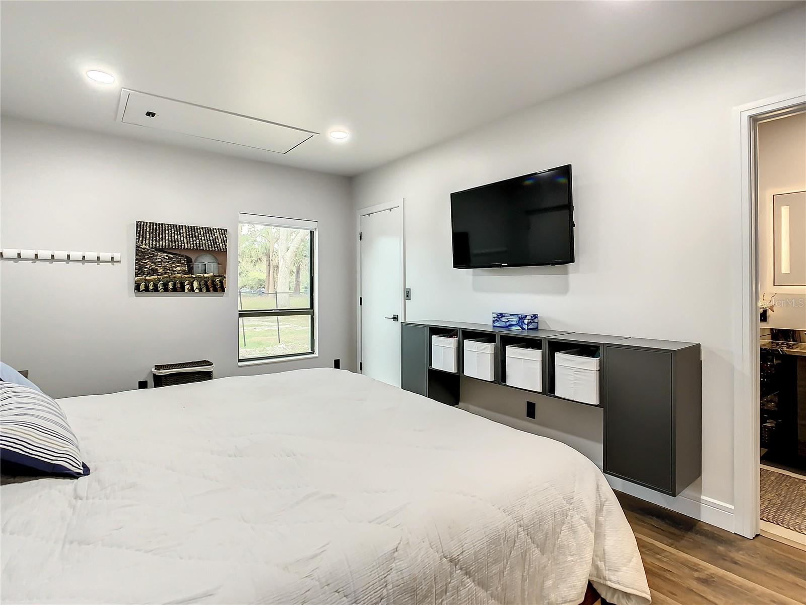 Image 58 of 82 For 1851 Royal Oak Place E