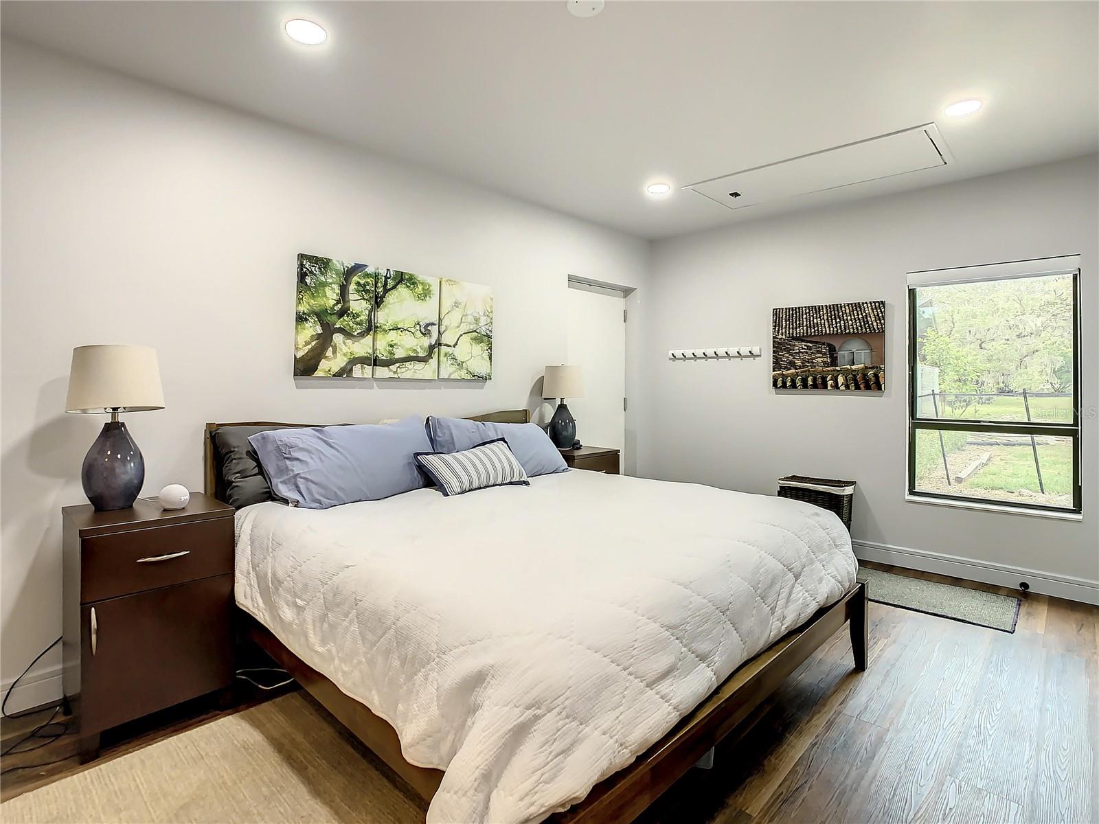 Image 59 of 82 For 1851 Royal Oak Place E