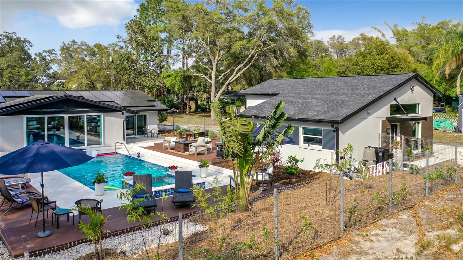 Image 6 of 82 For 1851 Royal Oak Place E