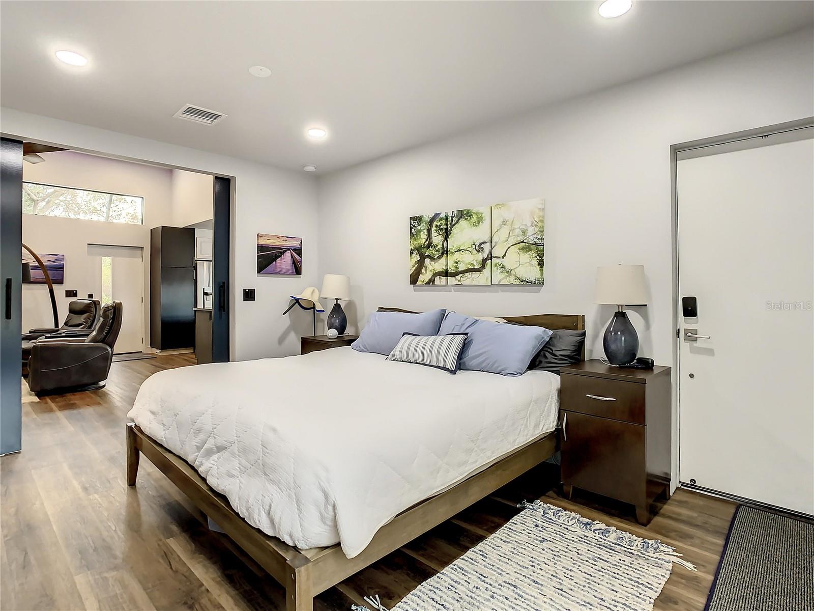 Image 60 of 82 For 1851 Royal Oak Place E