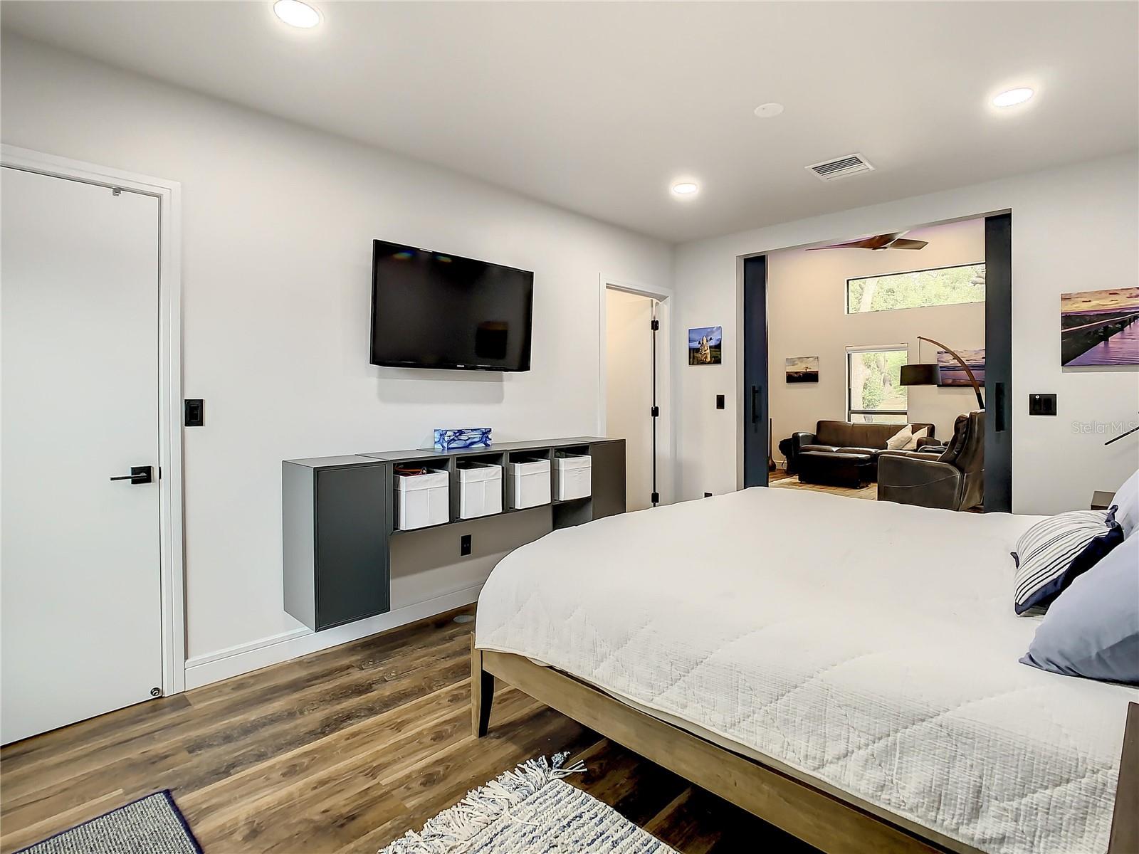 Image 61 of 82 For 1851 Royal Oak Place E