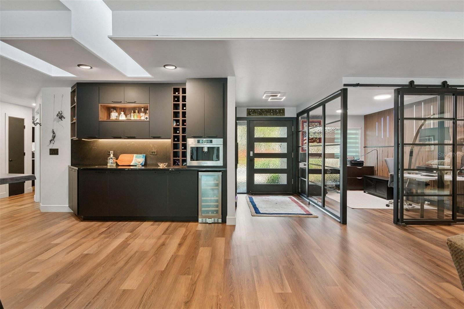 Image 7 of 82 For 1851 Royal Oak Place E