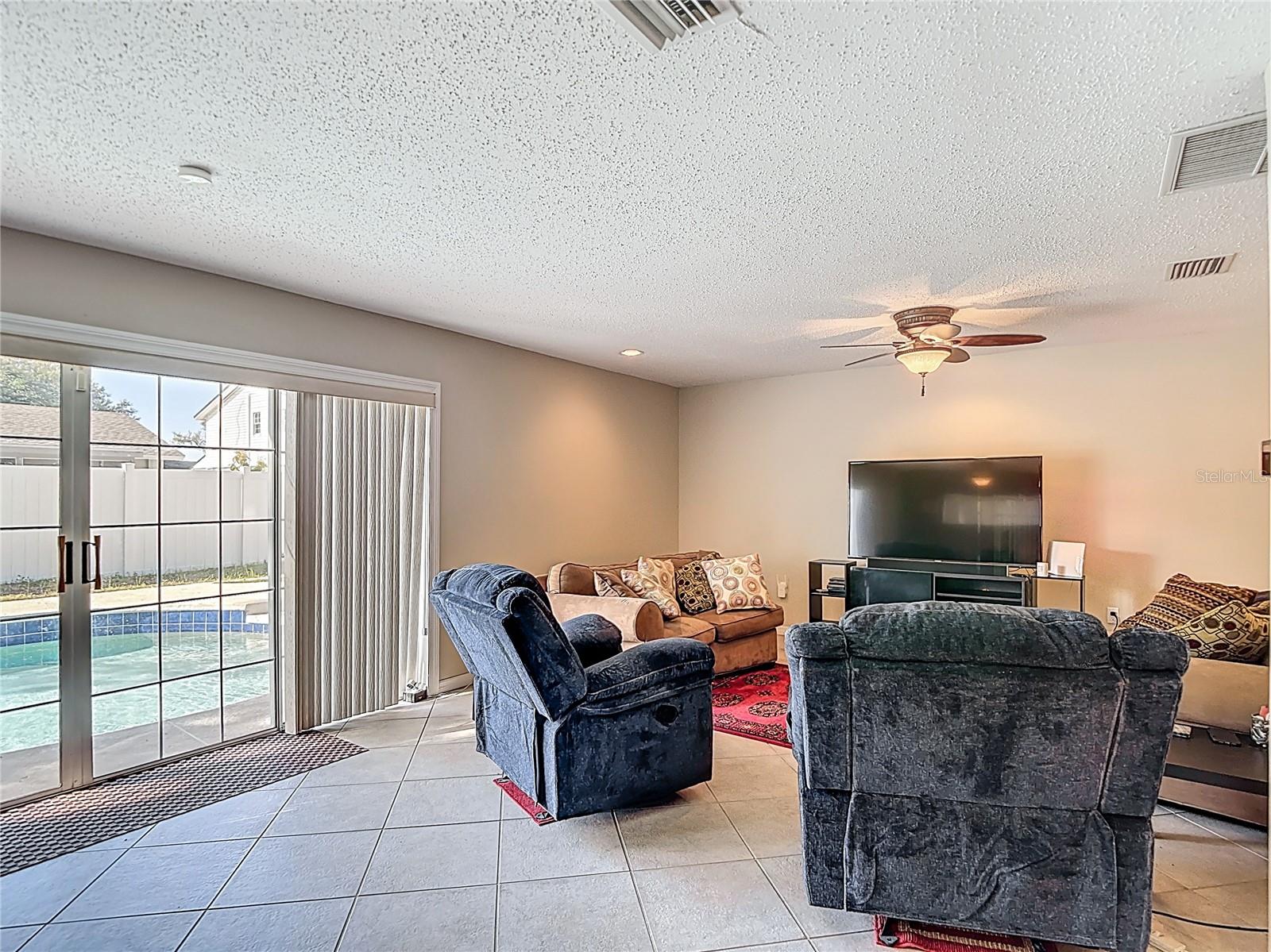 Image 7 of 15 For 3114 Paris Street