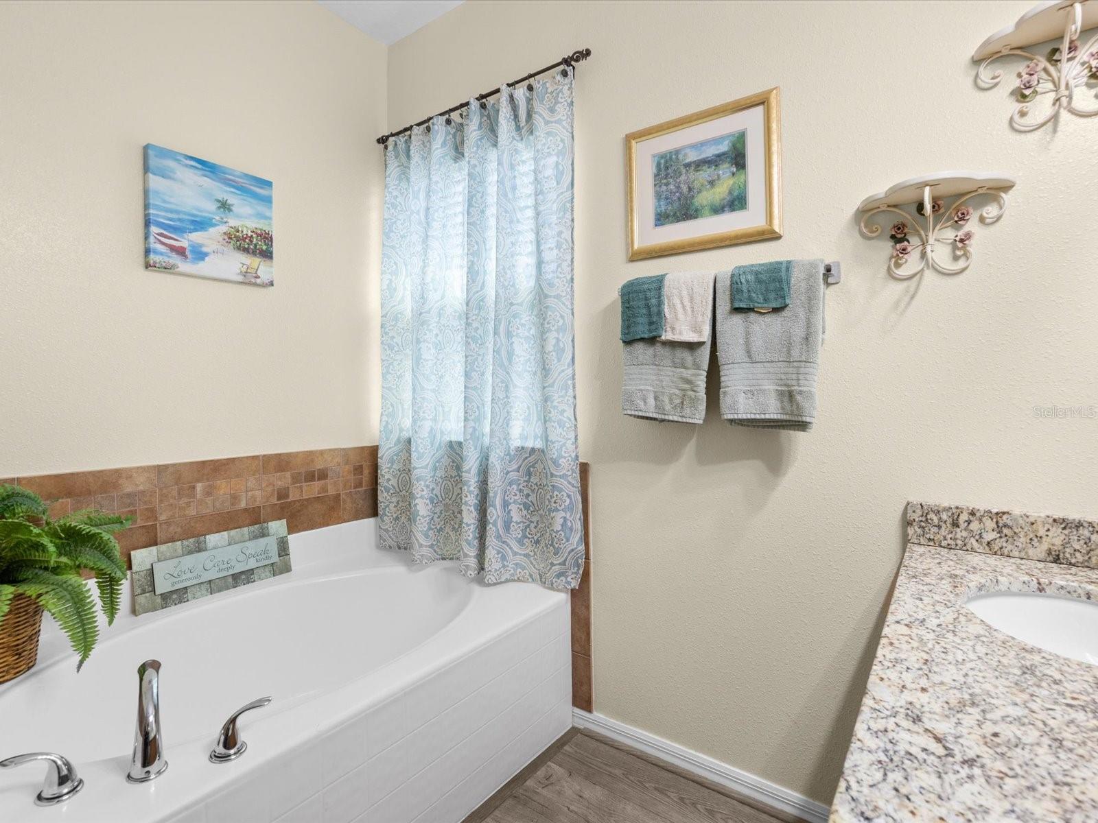 Image 19 of 42 For 307 Gladesdale Street
