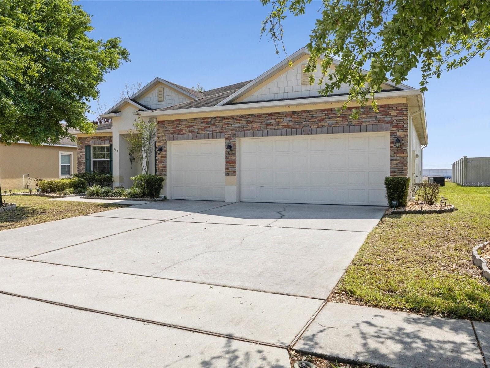 Image 41 of 42 For 307 Gladesdale Street