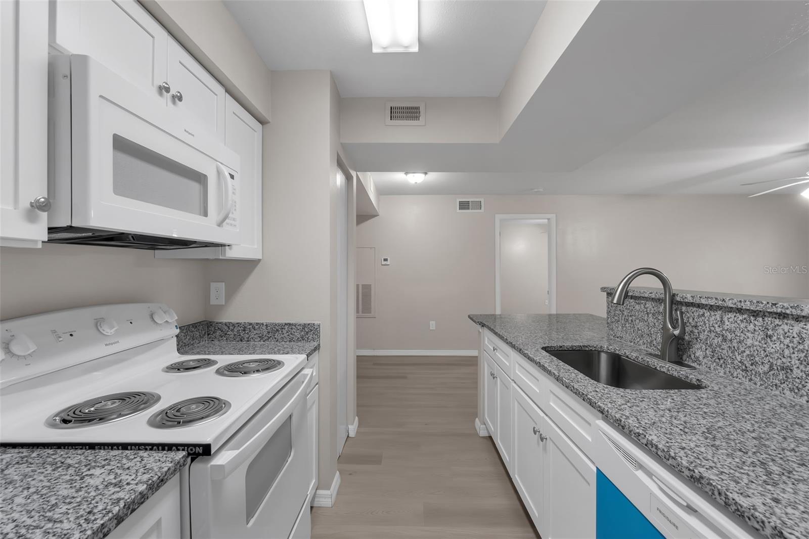 Image 10 of 29 For 3016 Parkway Boulevard 206