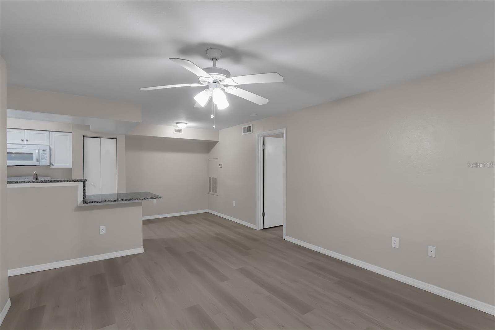 Image 6 of 29 For 3016 Parkway Boulevard 206