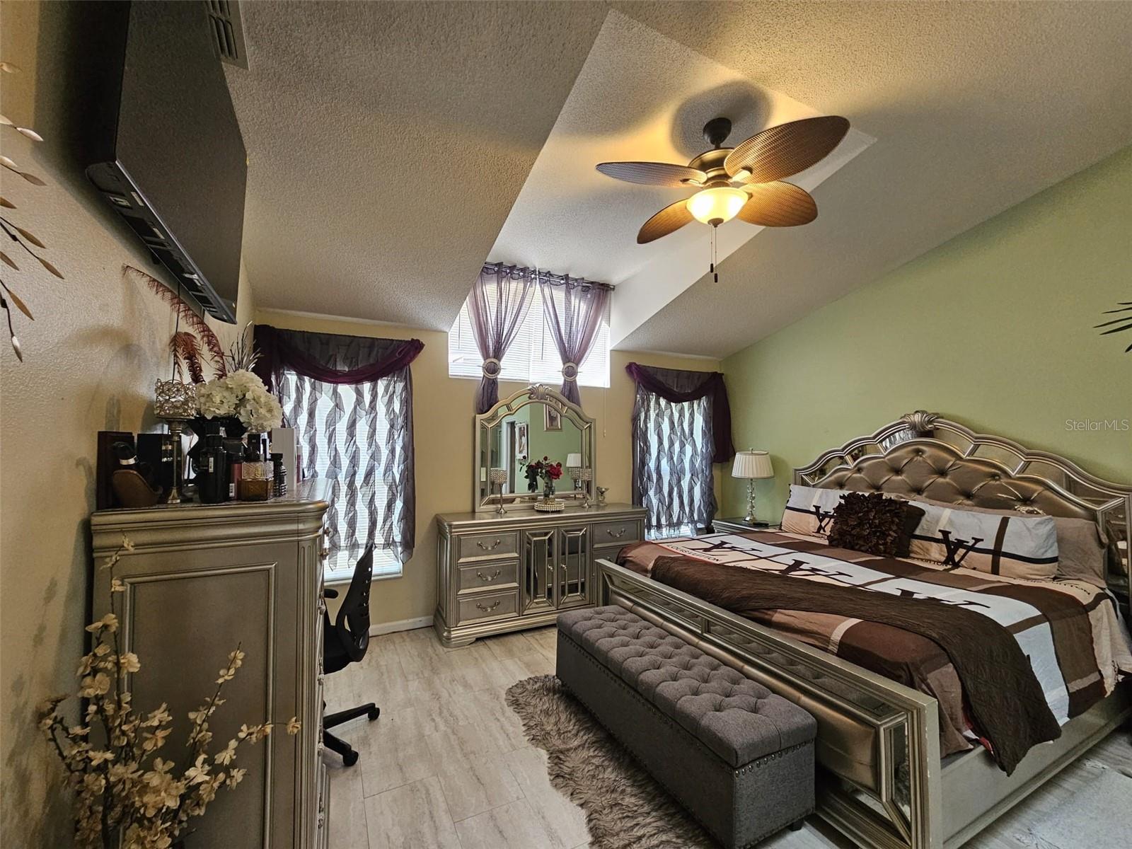 Image 13 of 30 For 15601 Autumn Glen Avenue