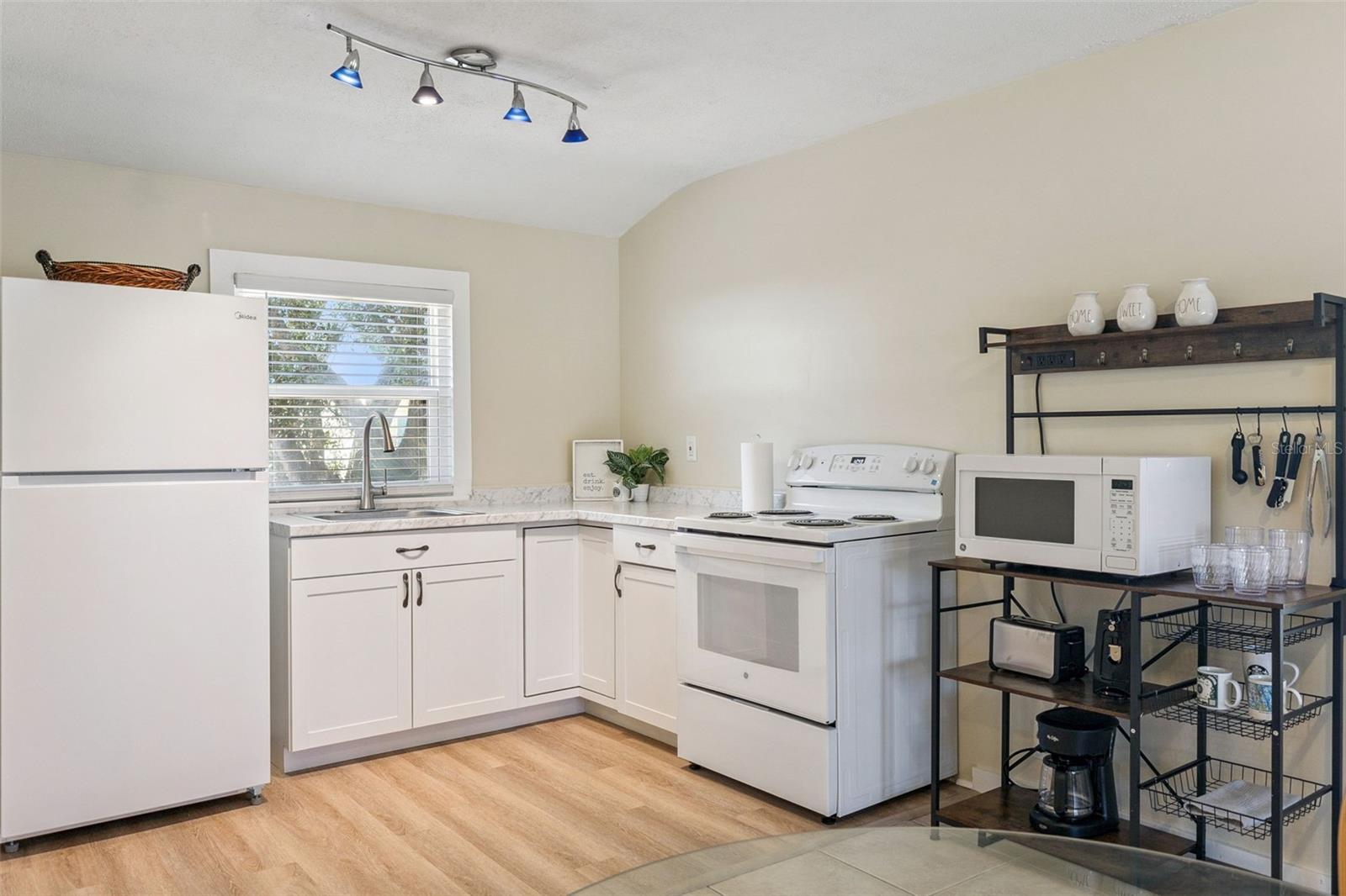 Image 12 of 44 For 5108 Ridgewood Avenue