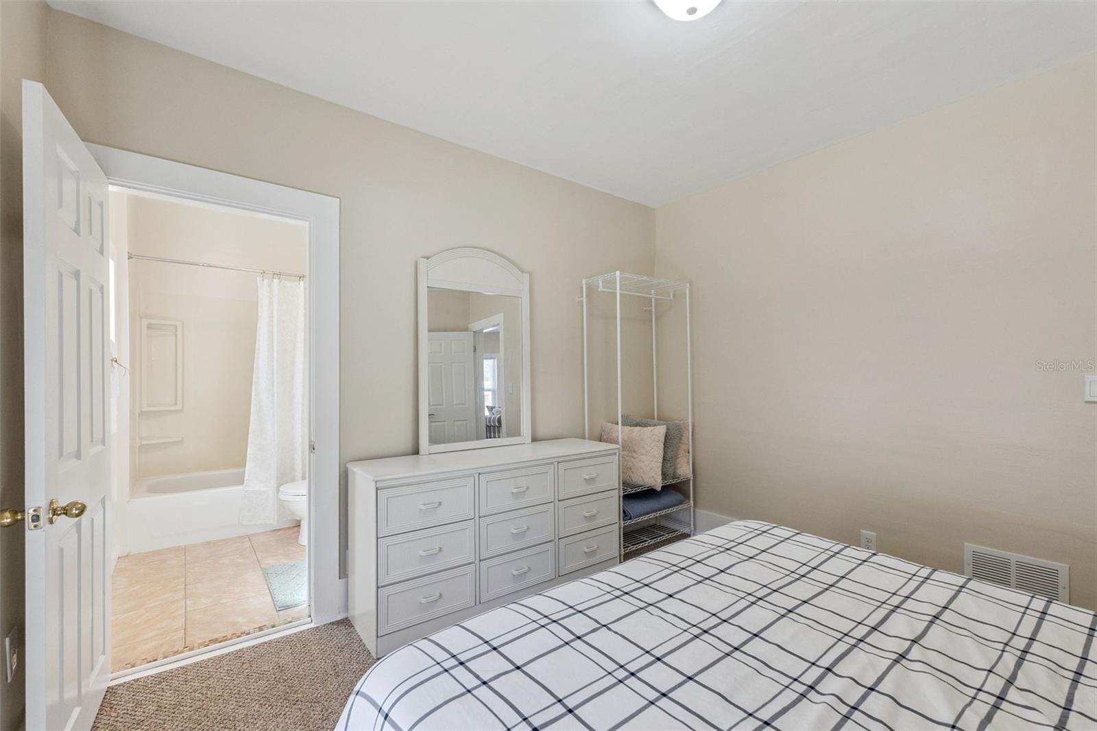 Image 15 of 44 For 5108 Ridgewood Avenue