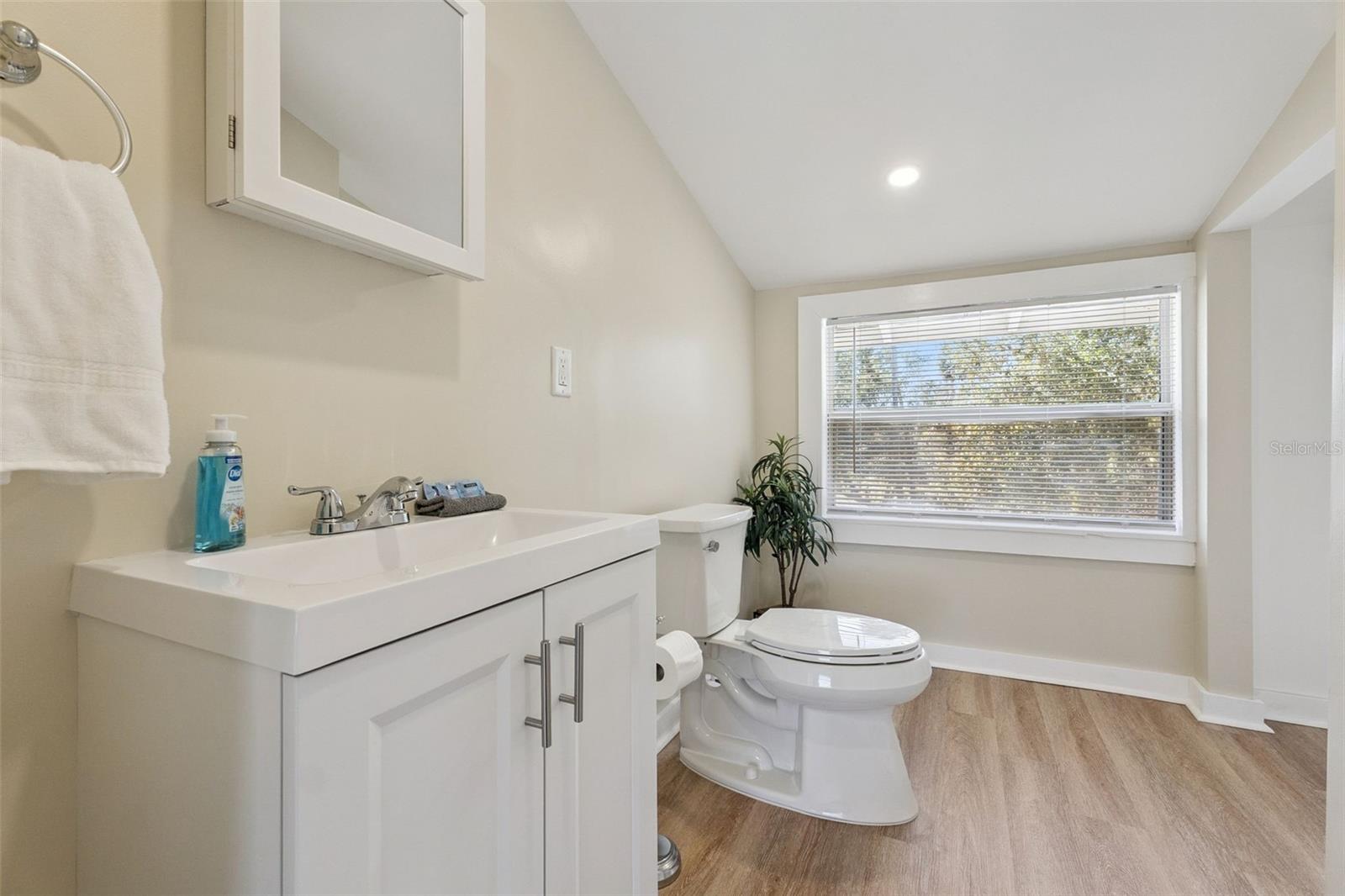 Image 18 of 44 For 5108 Ridgewood Avenue