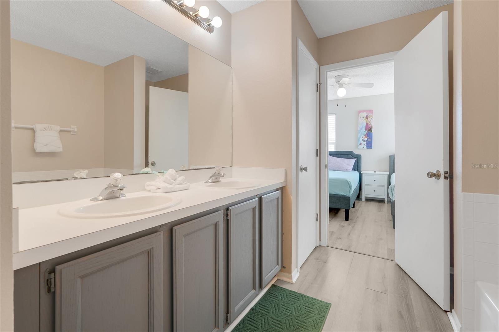 Image 32 of 40 For 8607 Knottingham Drive