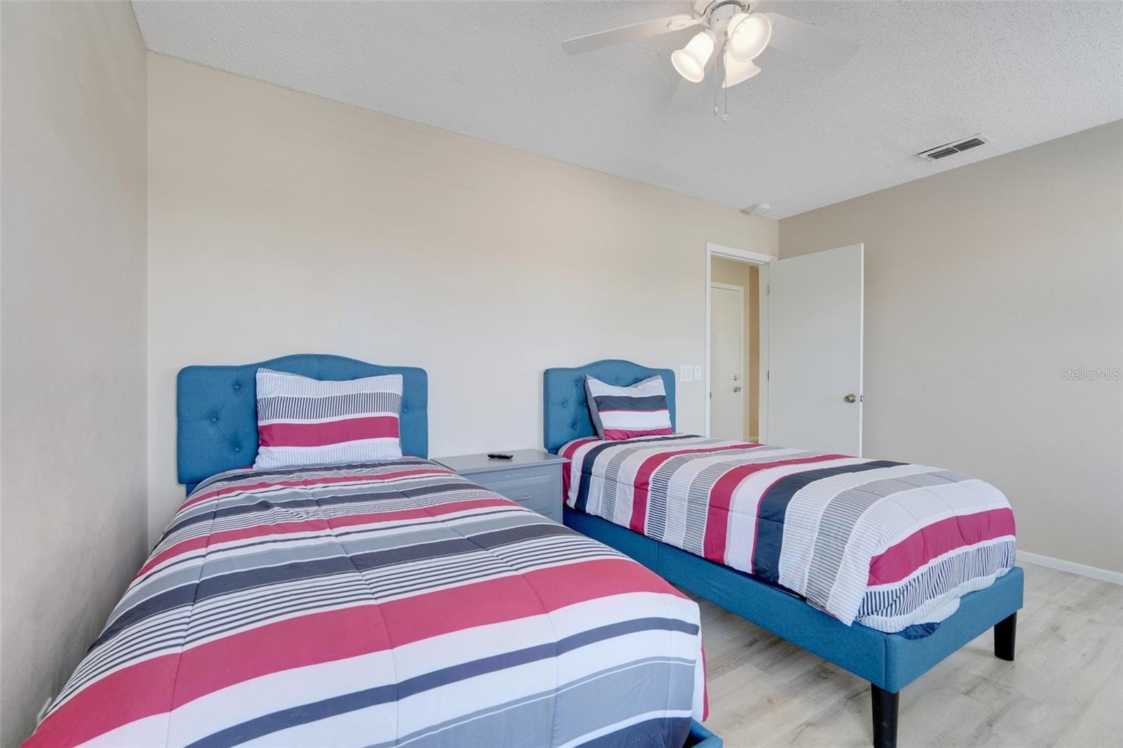 Image 33 of 40 For 8607 Knottingham Drive