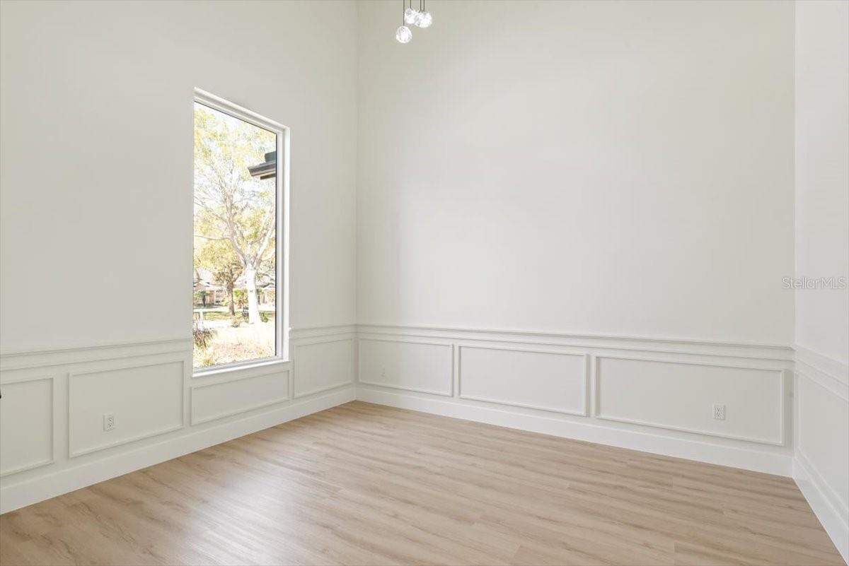 Image 10 of 66 For 13 Old Oak Drive N