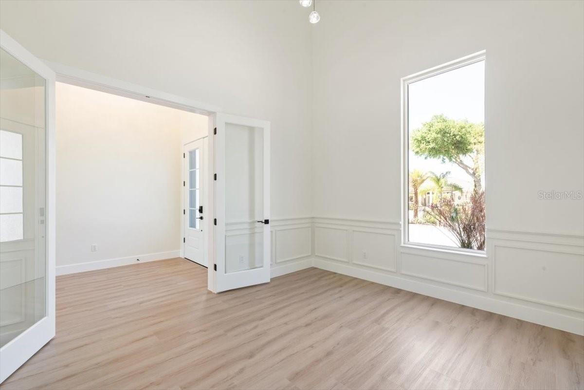 Image 12 of 66 For 13 Old Oak Drive N