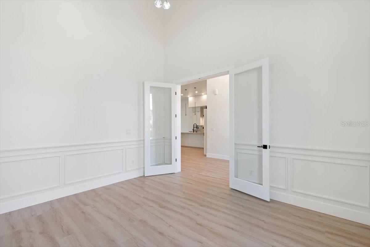 Image 13 of 66 For 13 Old Oak Drive N