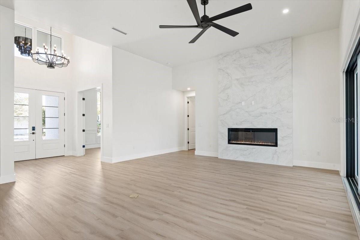 Image 14 of 66 For 13 Old Oak Drive N