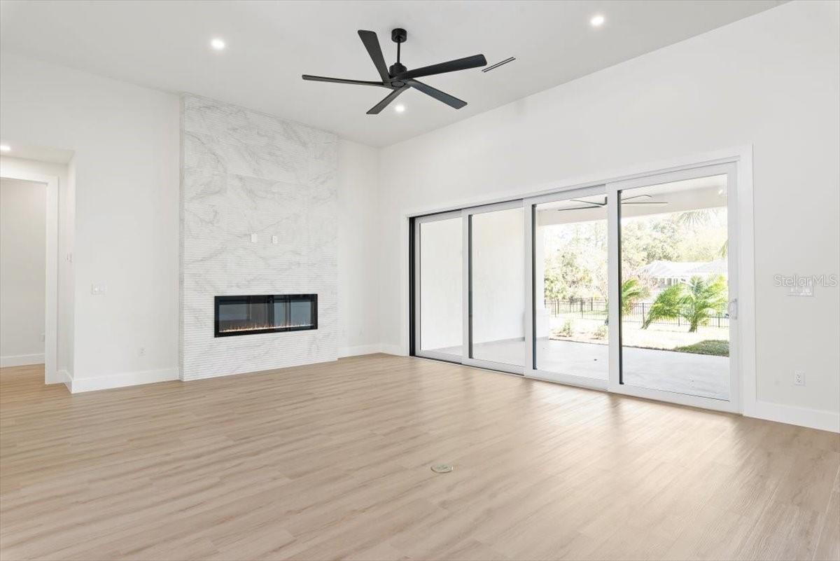 Image 15 of 66 For 13 Old Oak Drive N